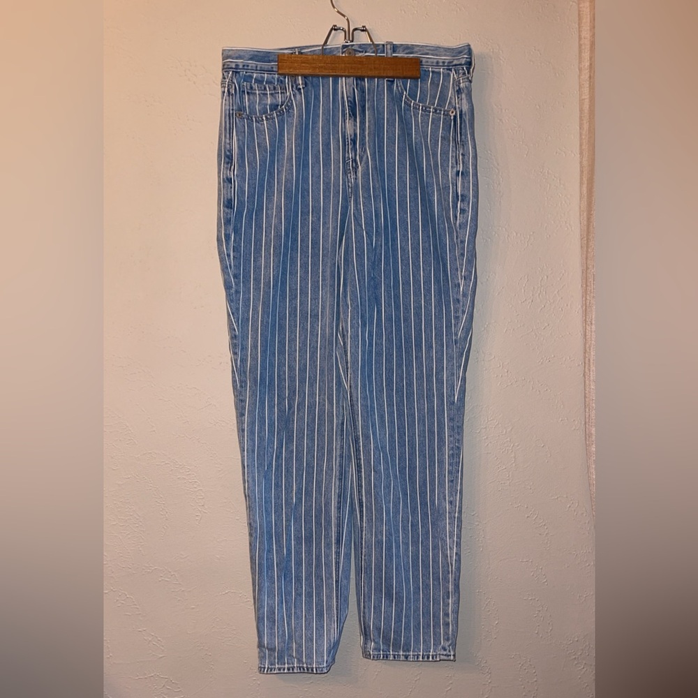 A&E sz10 Mom Jean